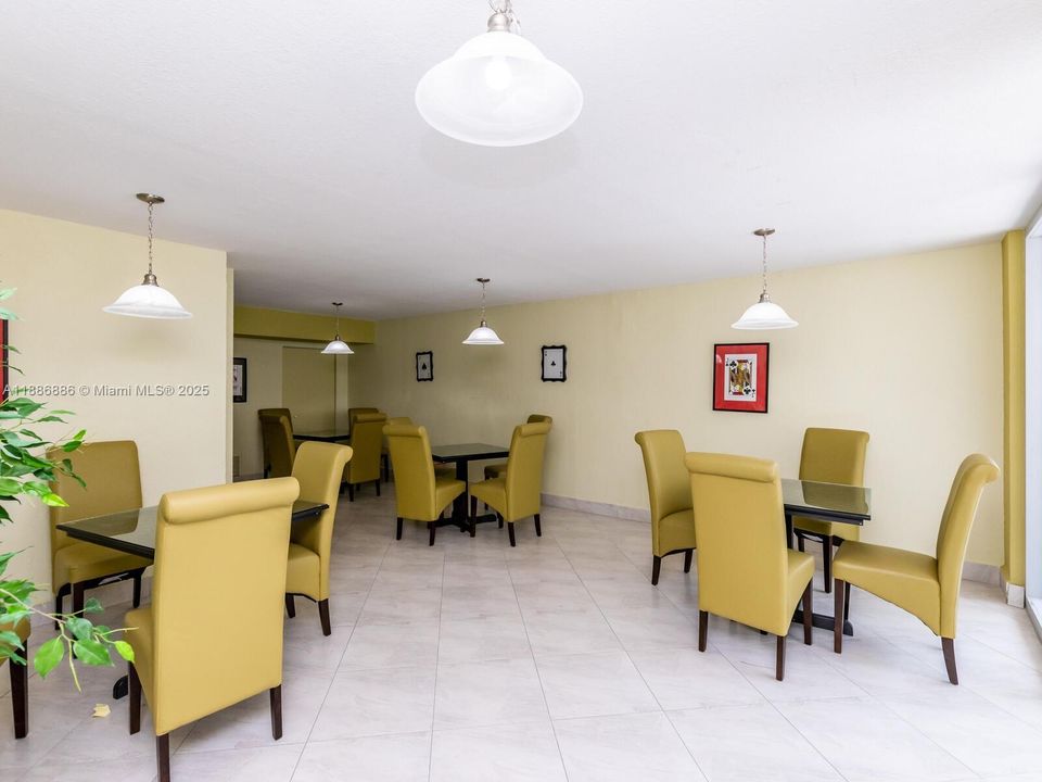 Recently Sold: $649,000 (2 beds, 2 baths, 1024 Square Feet)