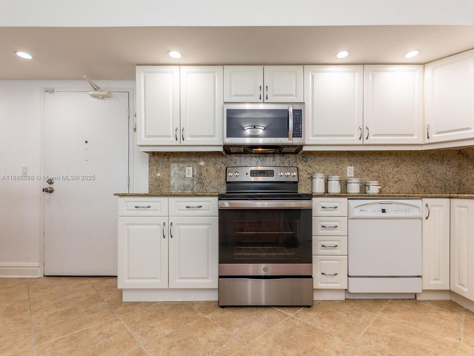 Recently Sold: $649,000 (2 beds, 2 baths, 1024 Square Feet)