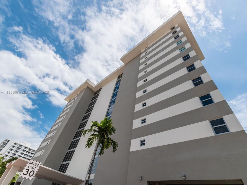 Recently Sold: $649,000 (2 beds, 2 baths, 1024 Square Feet)