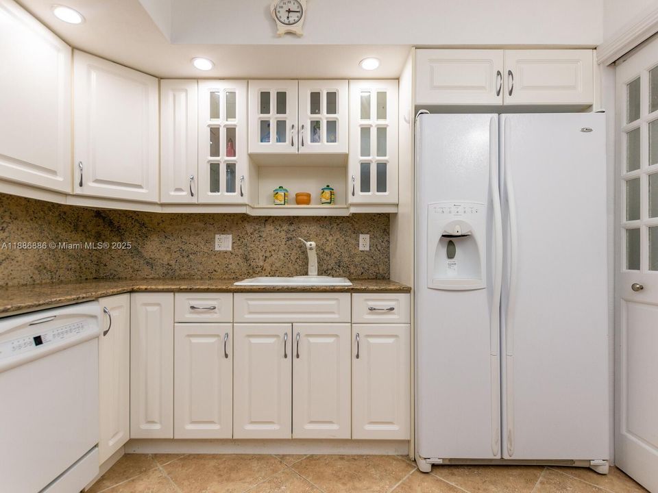 Recently Sold: $649,000 (2 beds, 2 baths, 1024 Square Feet)