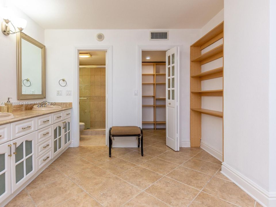 Recently Sold: $649,000 (2 beds, 2 baths, 1024 Square Feet)