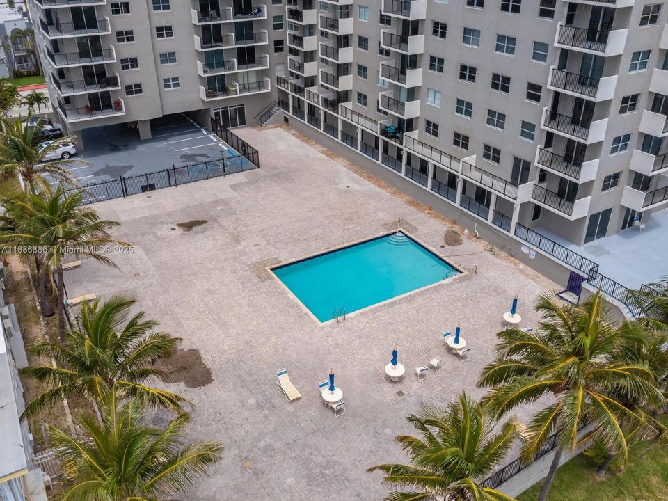 Recently Sold: $649,000 (2 beds, 2 baths, 1024 Square Feet)