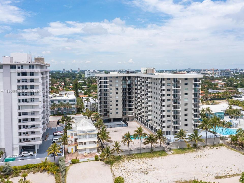 Recently Sold: $649,000 (2 beds, 2 baths, 1024 Square Feet)