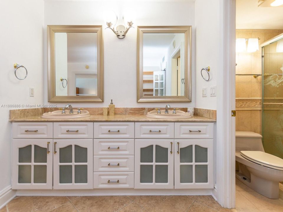 Recently Sold: $649,000 (2 beds, 2 baths, 1024 Square Feet)