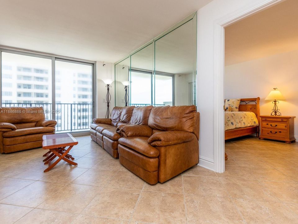 Recently Sold: $649,000 (2 beds, 2 baths, 1024 Square Feet)