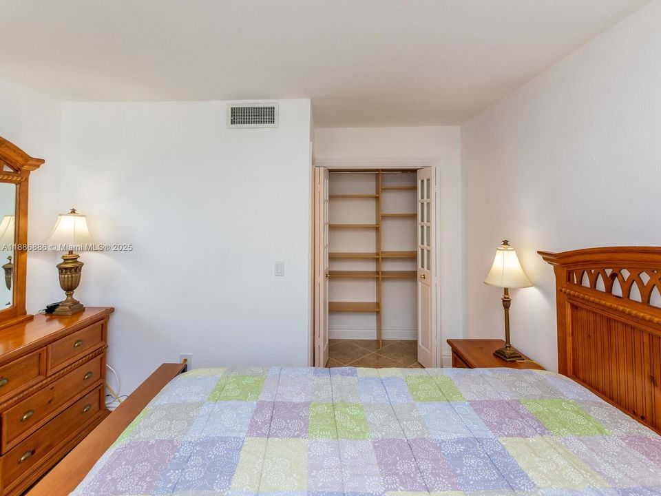 Recently Sold: $649,000 (2 beds, 2 baths, 1024 Square Feet)