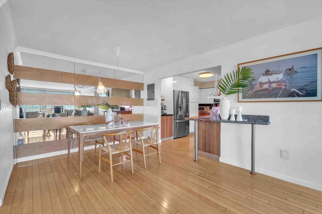 最近租的: $5,300 (2 贝兹, 2 浴室, 1372 平方英尺)