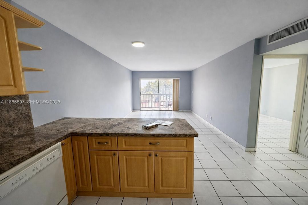 For Sale: $241,999 (1 beds, 1 baths, 770 Square Feet)