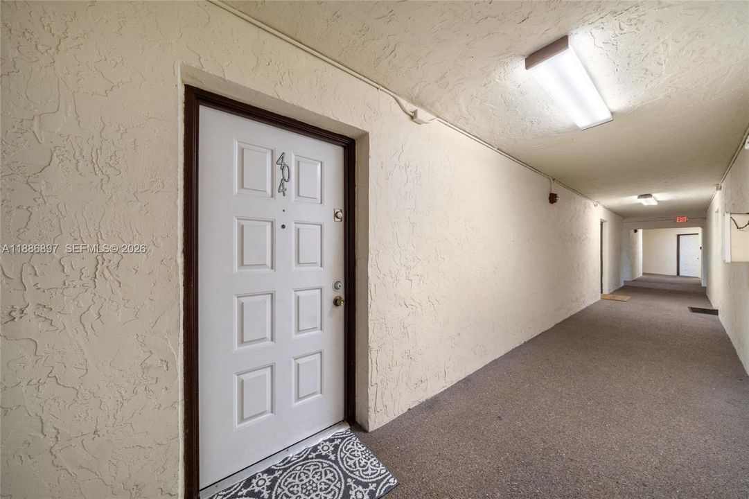 For Sale: $241,999 (1 beds, 1 baths, 770 Square Feet)