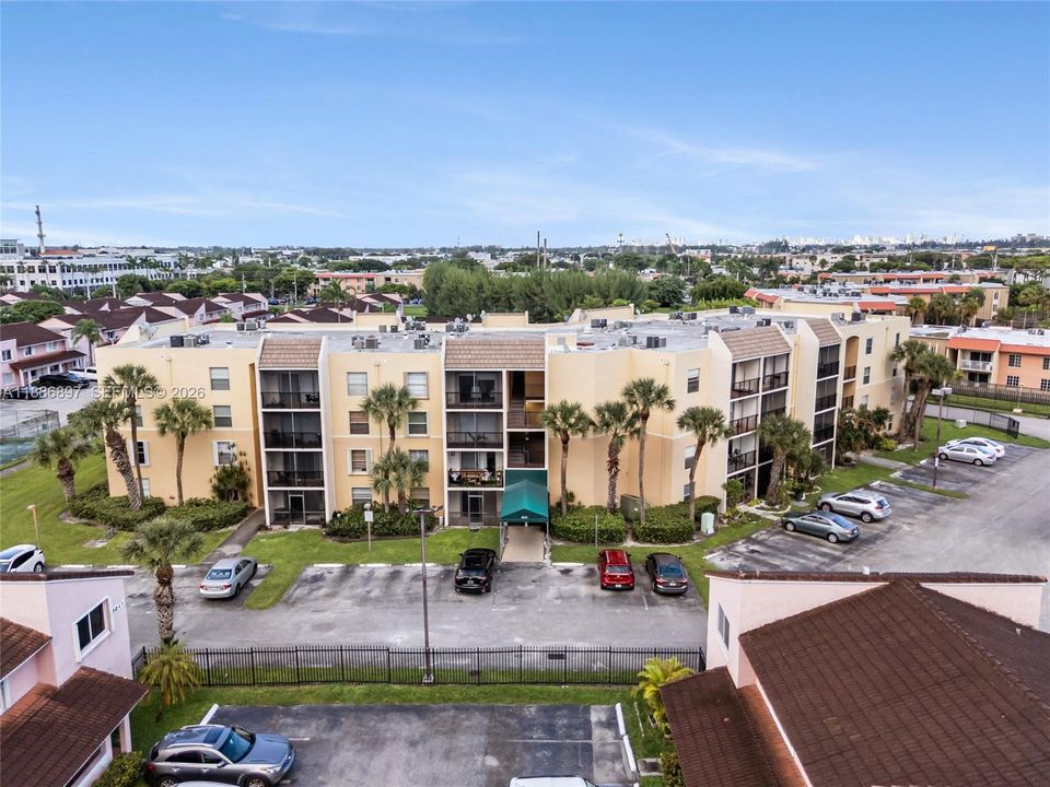 For Sale: $241,999 (1 beds, 1 baths, 770 Square Feet)