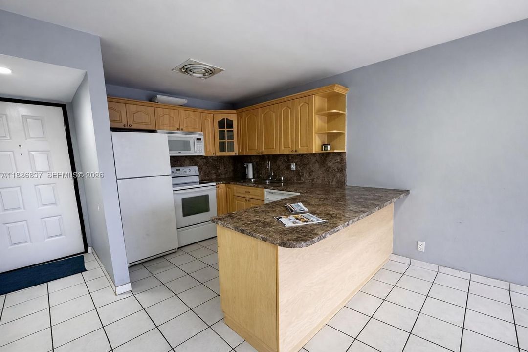 For Sale: $241,999 (1 beds, 1 baths, 770 Square Feet)
