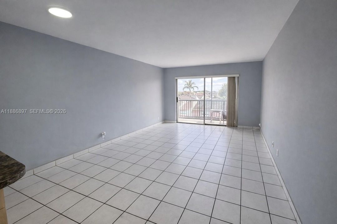 For Sale: $241,999 (1 beds, 1 baths, 770 Square Feet)