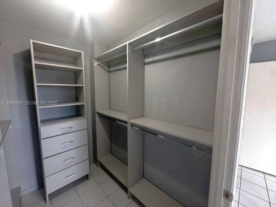 For Sale: $241,999 (1 beds, 1 baths, 770 Square Feet)
