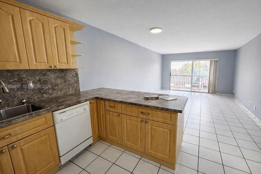 For Sale: $241,999 (1 beds, 1 baths, 770 Square Feet)
