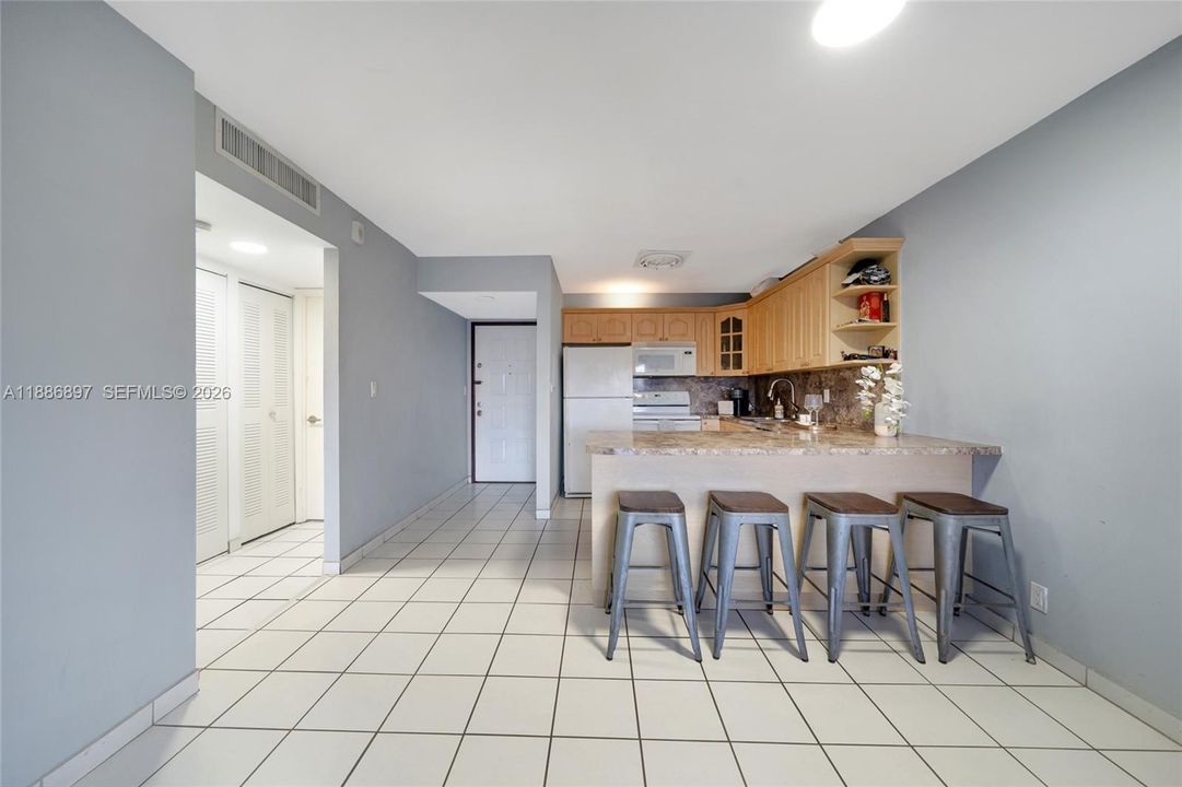 For Sale: $241,999 (1 beds, 1 baths, 770 Square Feet)