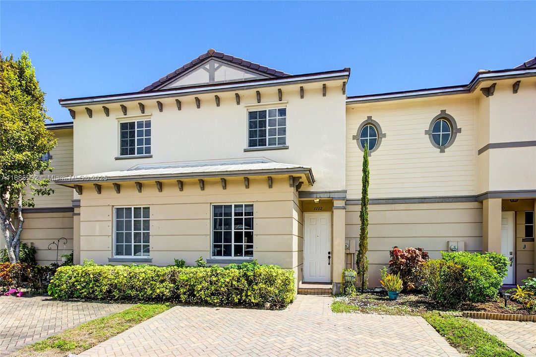 Vendido Recientemente: $300,000 (3 camas, 3 baños, 1394 Pies cuadrados)