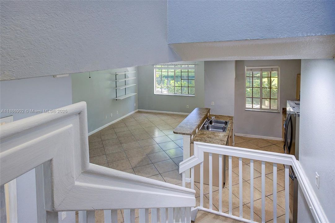 Vendido Recientemente: $300,000 (3 camas, 3 baños, 1394 Pies cuadrados)