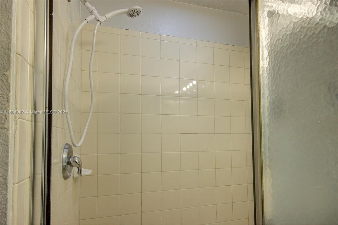 Vendido Recientemente: $300,000 (3 camas, 3 baños, 1394 Pies cuadrados)