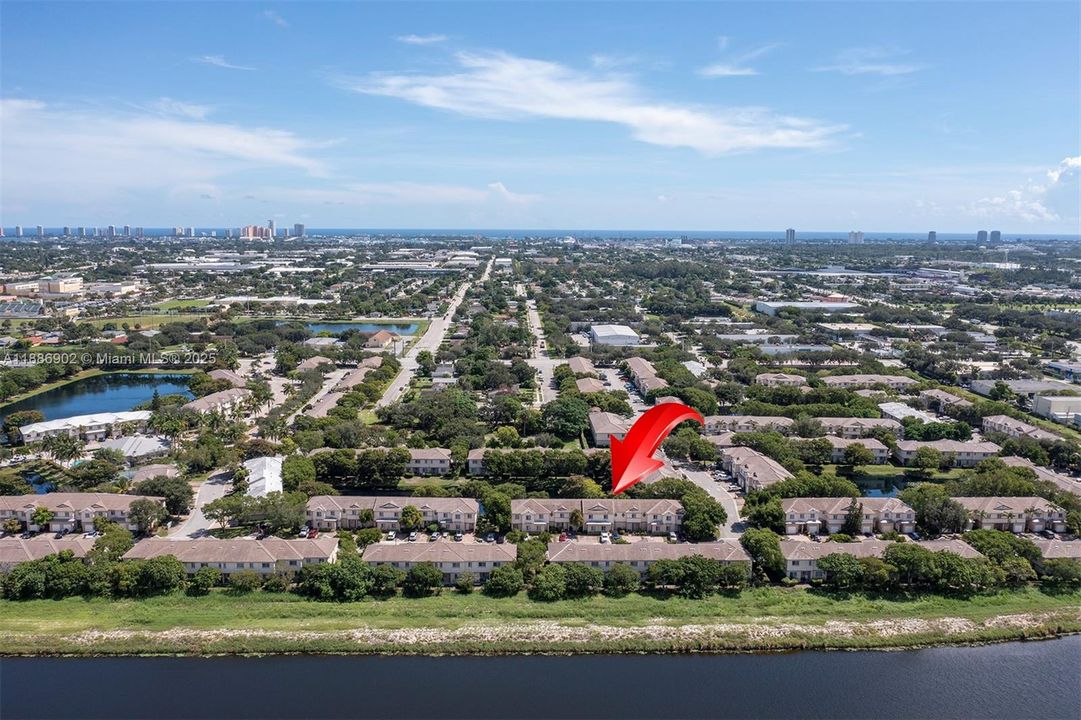 Vendido Recientemente: $300,000 (3 camas, 3 baños, 1394 Pies cuadrados)