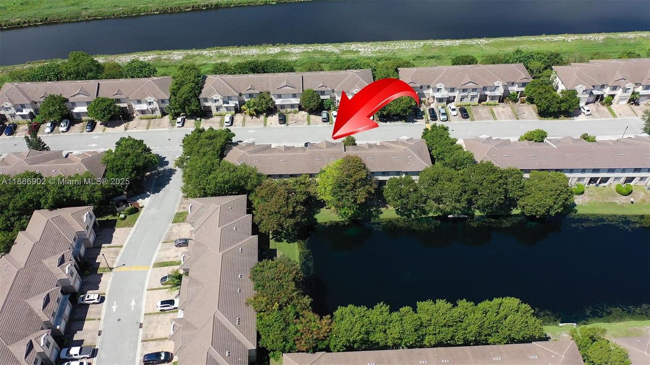 Vendido Recientemente: $300,000 (3 camas, 3 baños, 1394 Pies cuadrados)