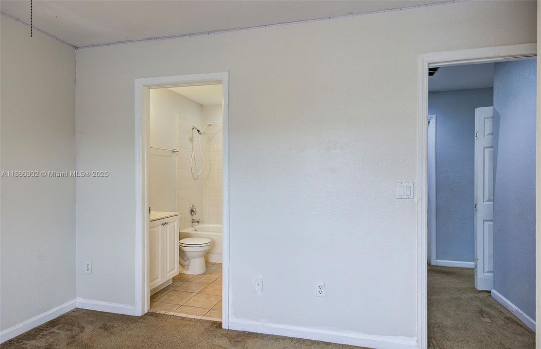 Vendido Recientemente: $300,000 (3 camas, 3 baños, 1394 Pies cuadrados)