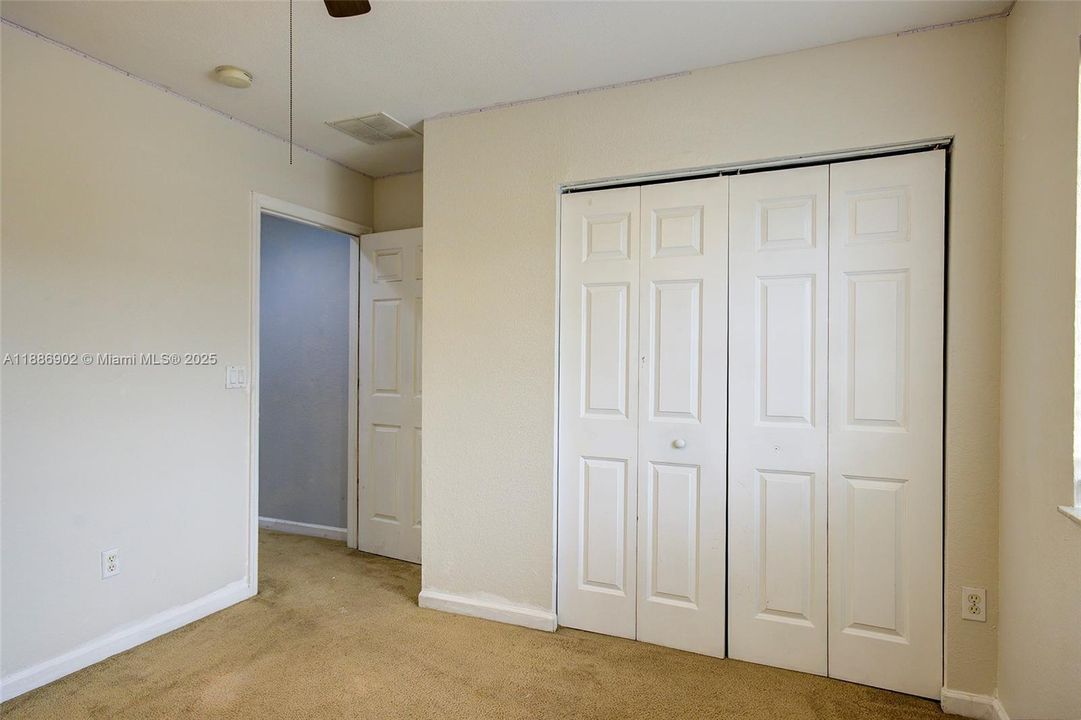 Vendido Recientemente: $300,000 (3 camas, 3 baños, 1394 Pies cuadrados)