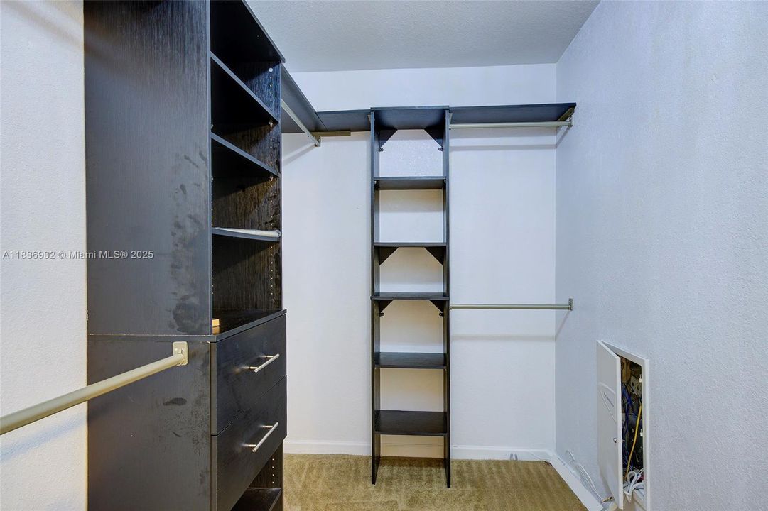 Vendido Recientemente: $300,000 (3 camas, 3 baños, 1394 Pies cuadrados)