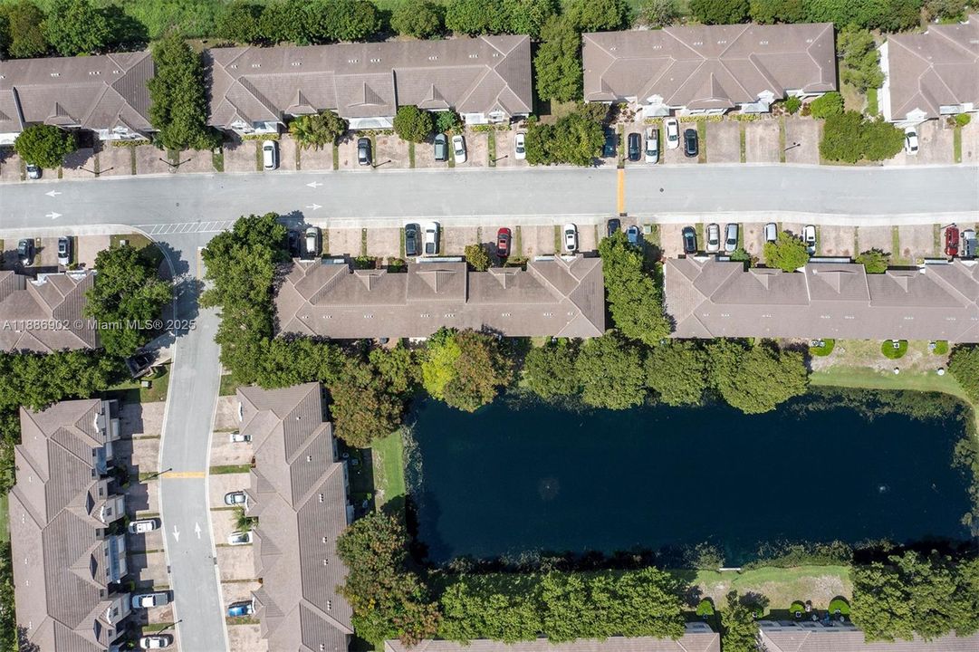 Vendido Recientemente: $300,000 (3 camas, 3 baños, 1394 Pies cuadrados)