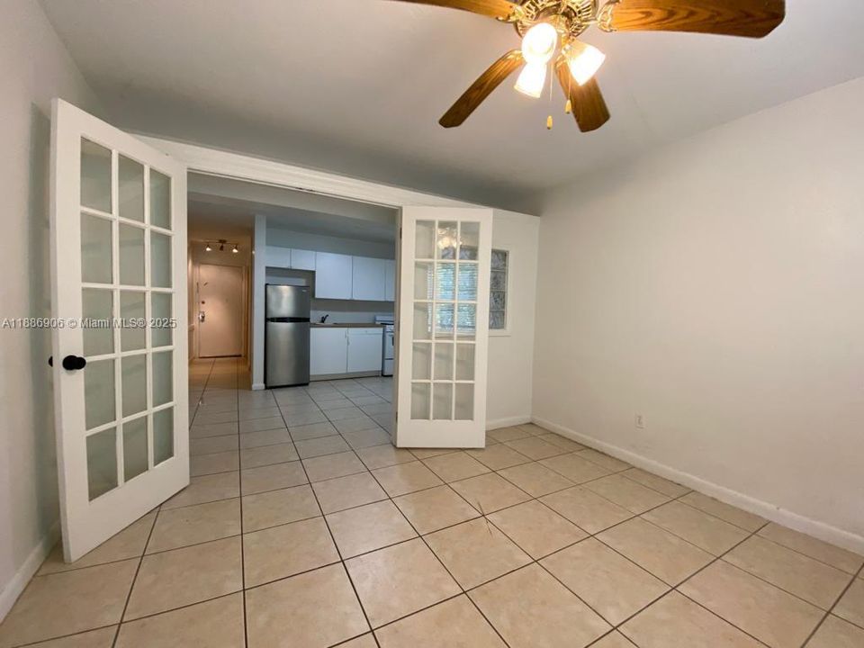 For Sale: $219,900 (1 beds, 1 baths, 408 Square Feet)