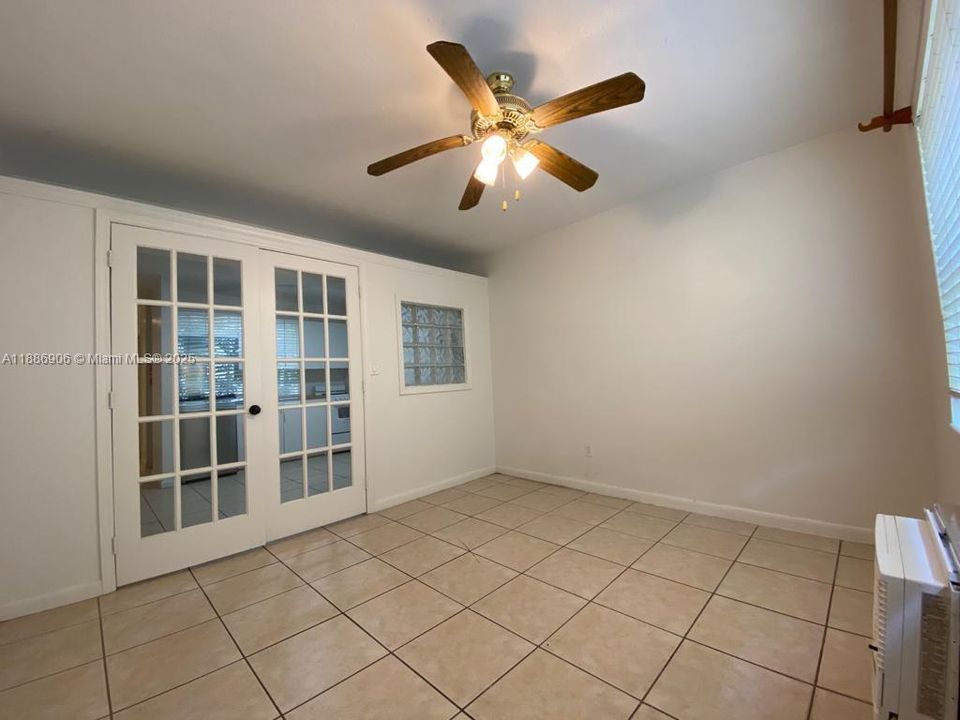 For Sale: $219,900 (1 beds, 1 baths, 408 Square Feet)