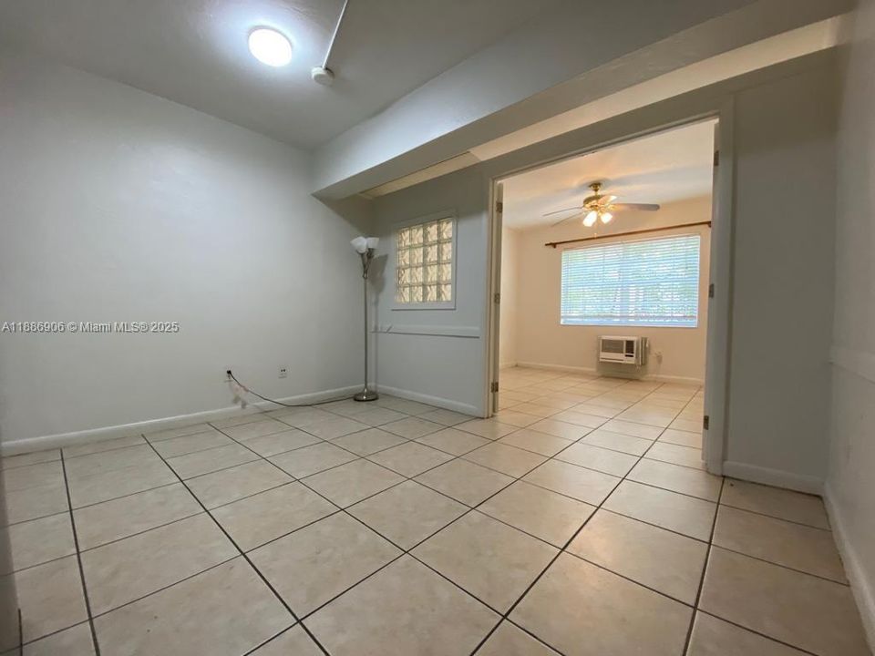 For Sale: $219,900 (1 beds, 1 baths, 408 Square Feet)