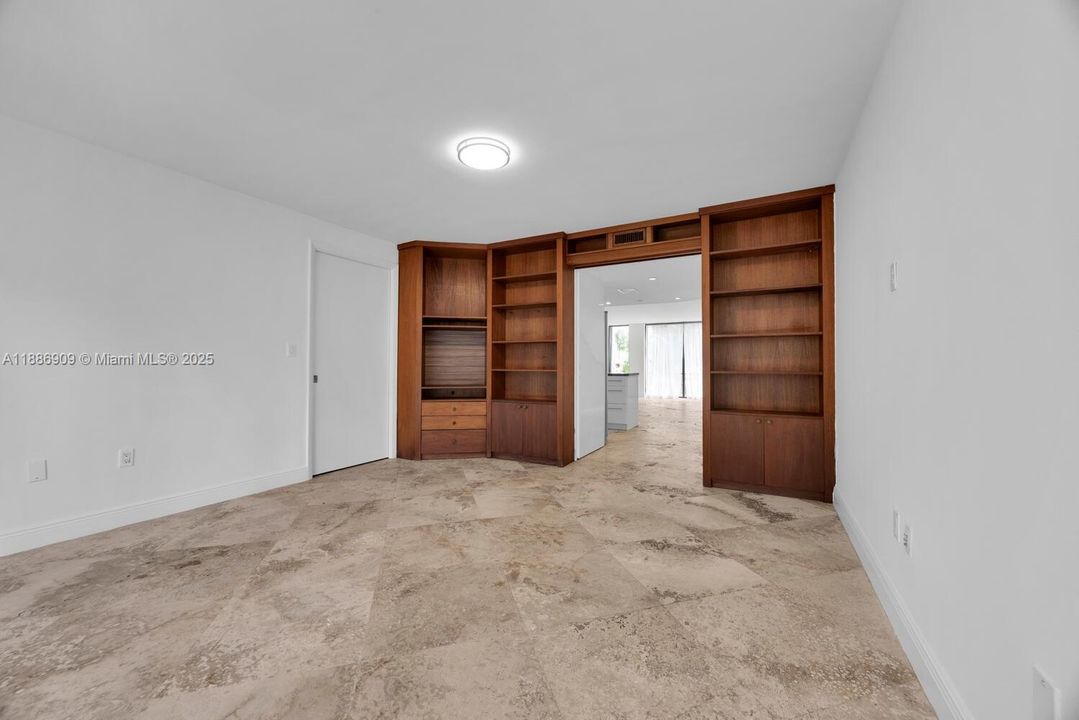 最近售出: $1,195,000 (2 贝兹, 2 浴室, 1404 平方英尺)