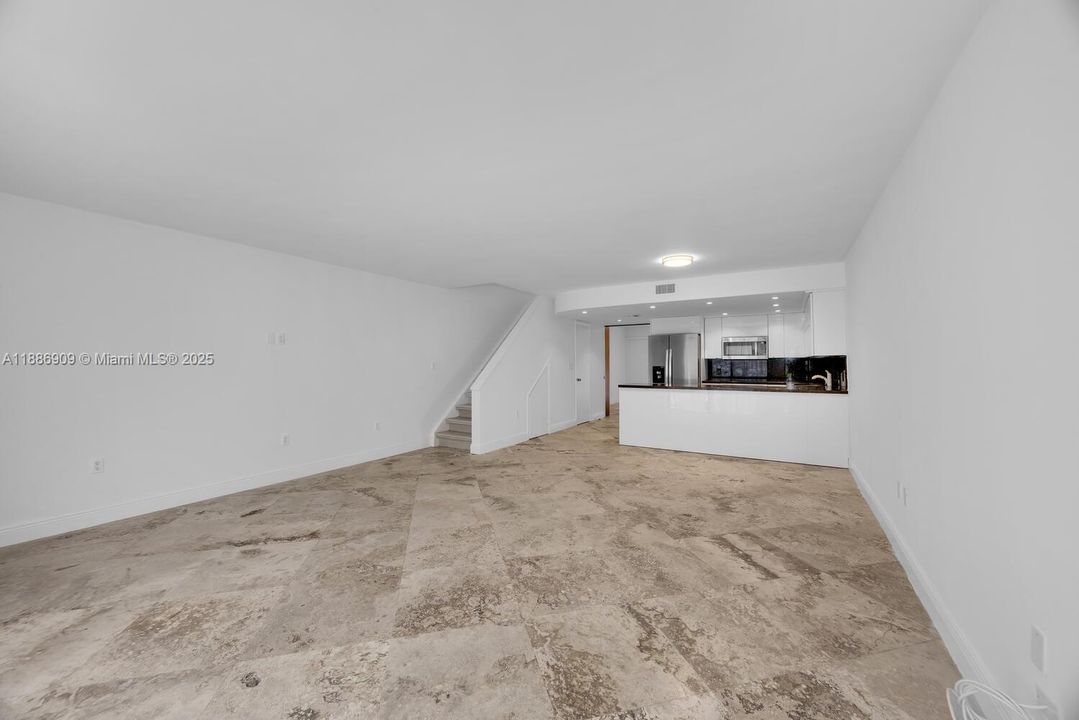 最近售出: $1,195,000 (2 贝兹, 2 浴室, 1404 平方英尺)