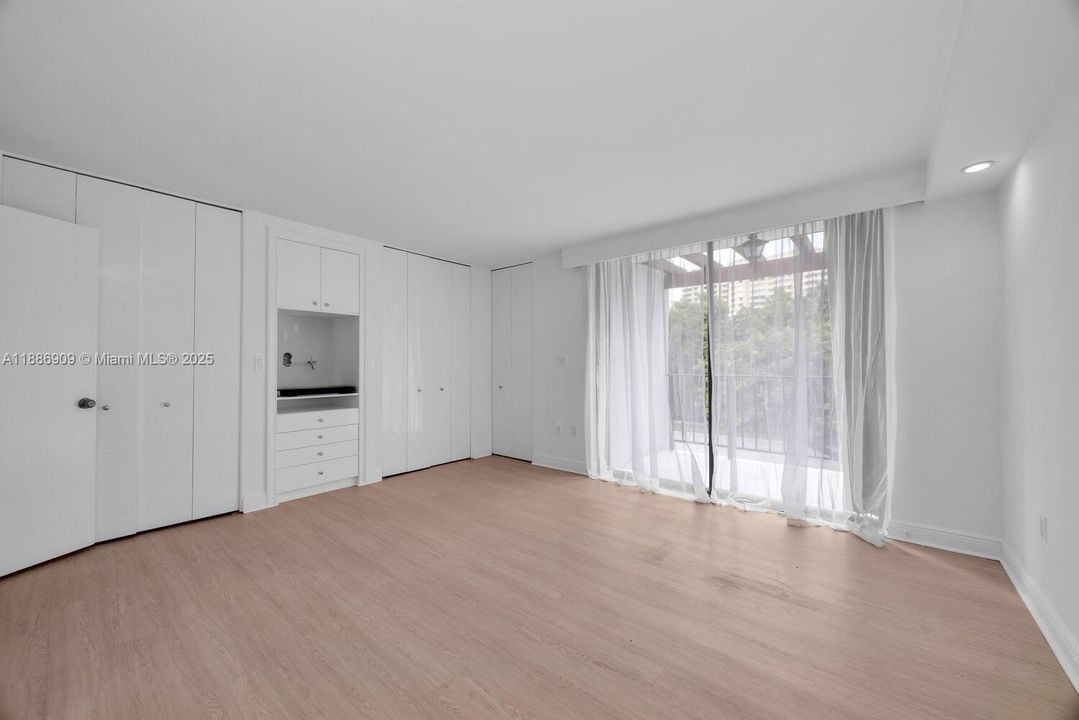 最近售出: $1,195,000 (2 贝兹, 2 浴室, 1404 平方英尺)