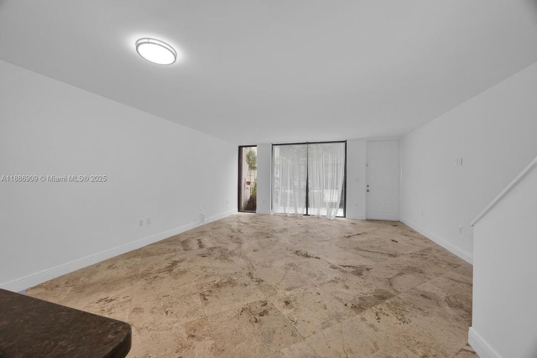 最近售出: $1,195,000 (2 贝兹, 2 浴室, 1404 平方英尺)