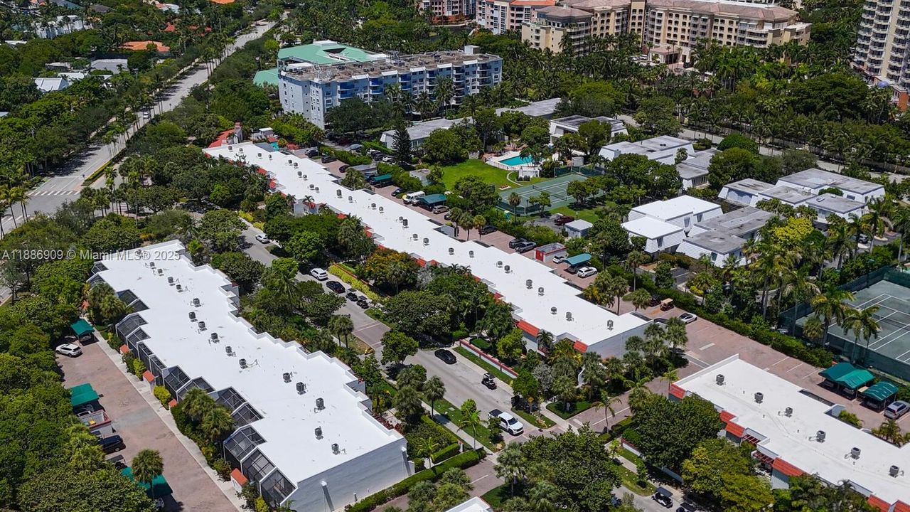 最近售出: $1,195,000 (2 贝兹, 2 浴室, 1404 平方英尺)