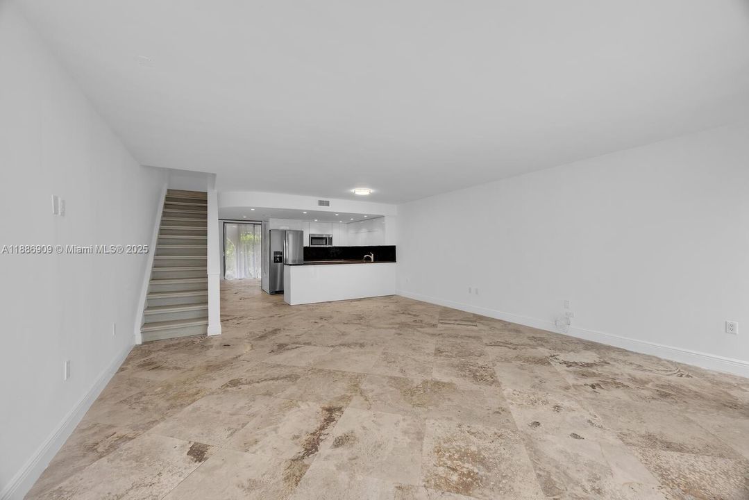 最近售出: $1,195,000 (2 贝兹, 2 浴室, 1404 平方英尺)