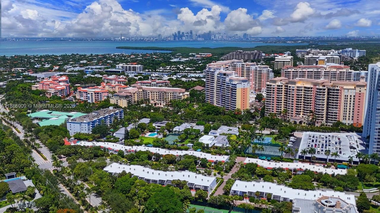 最近售出: $1,195,000 (2 贝兹, 2 浴室, 1404 平方英尺)