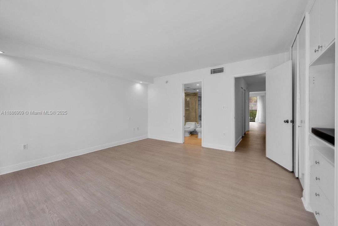 最近售出: $1,195,000 (2 贝兹, 2 浴室, 1404 平方英尺)