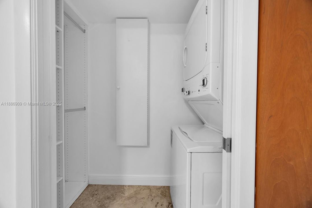 最近售出: $1,195,000 (2 贝兹, 2 浴室, 1404 平方英尺)