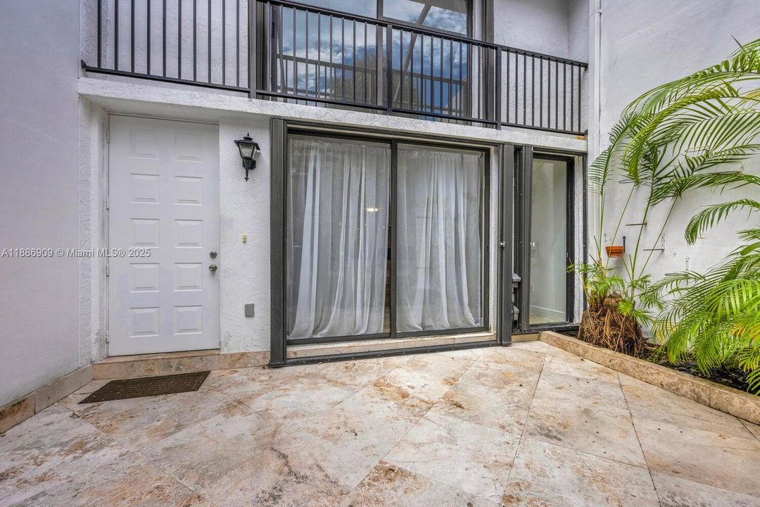 最近售出: $1,195,000 (2 贝兹, 2 浴室, 1404 平方英尺)