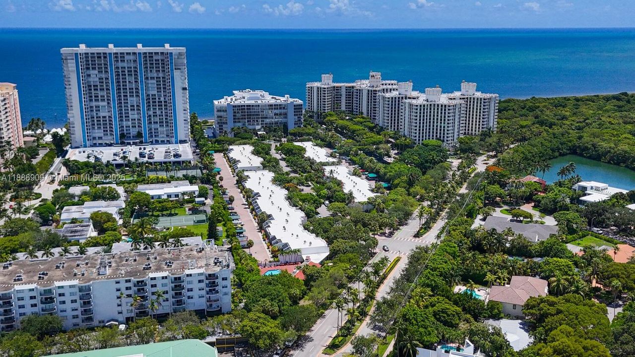 最近售出: $1,195,000 (2 贝兹, 2 浴室, 1404 平方英尺)