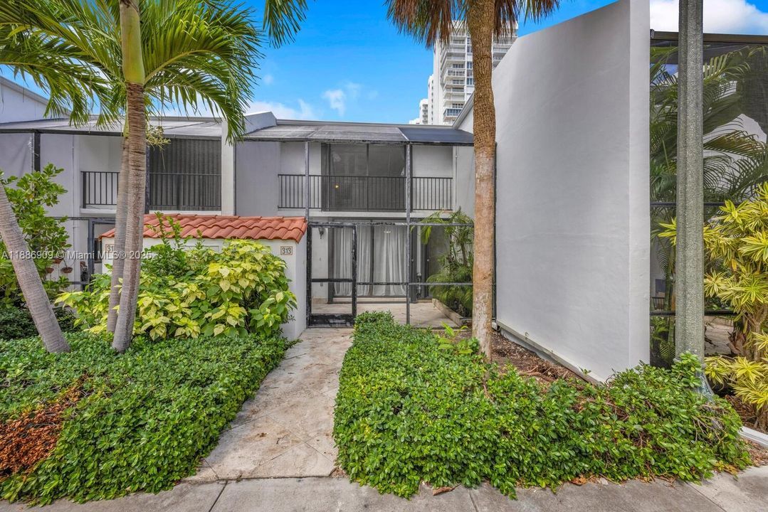 最近售出: $1,195,000 (2 贝兹, 2 浴室, 1404 平方英尺)