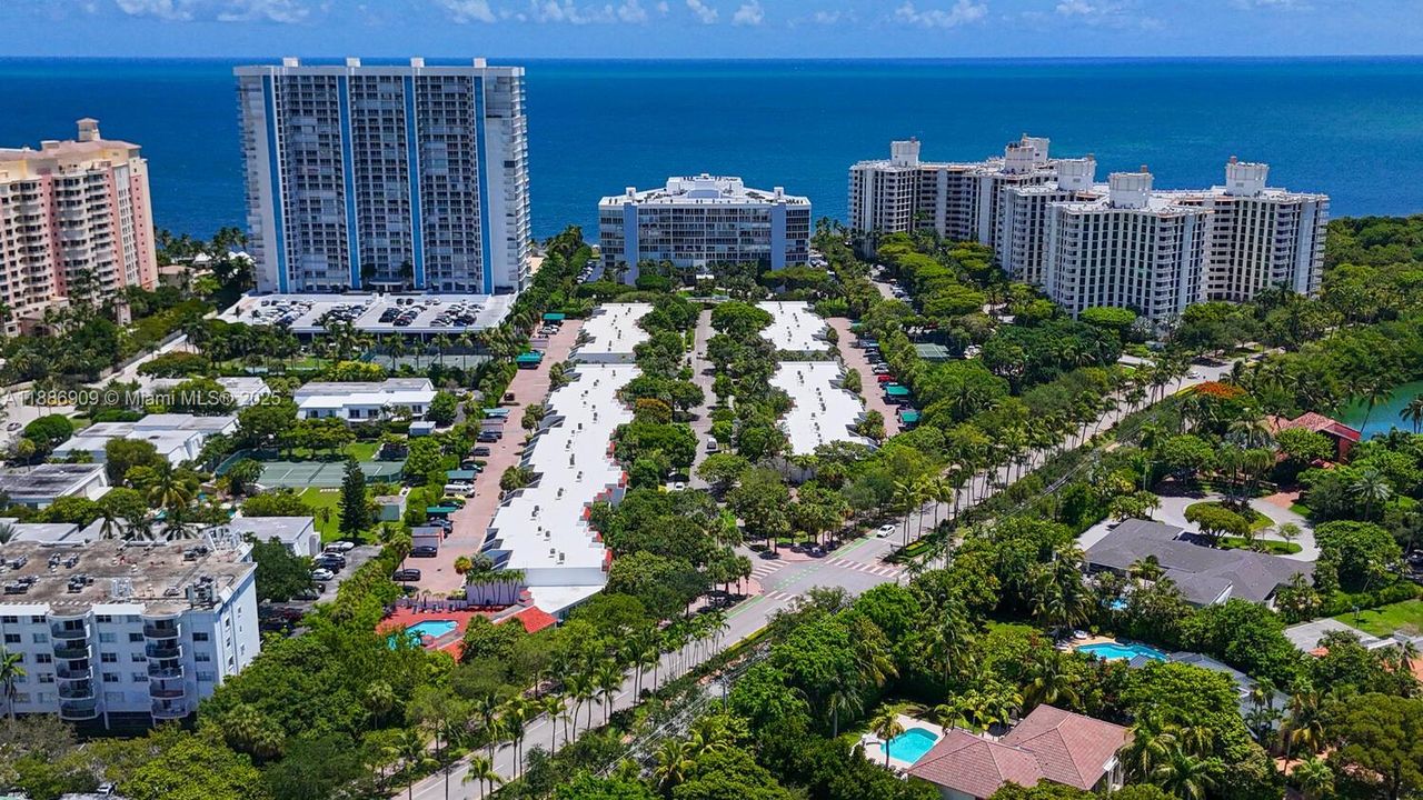 最近售出: $1,195,000 (2 贝兹, 2 浴室, 1404 平方英尺)