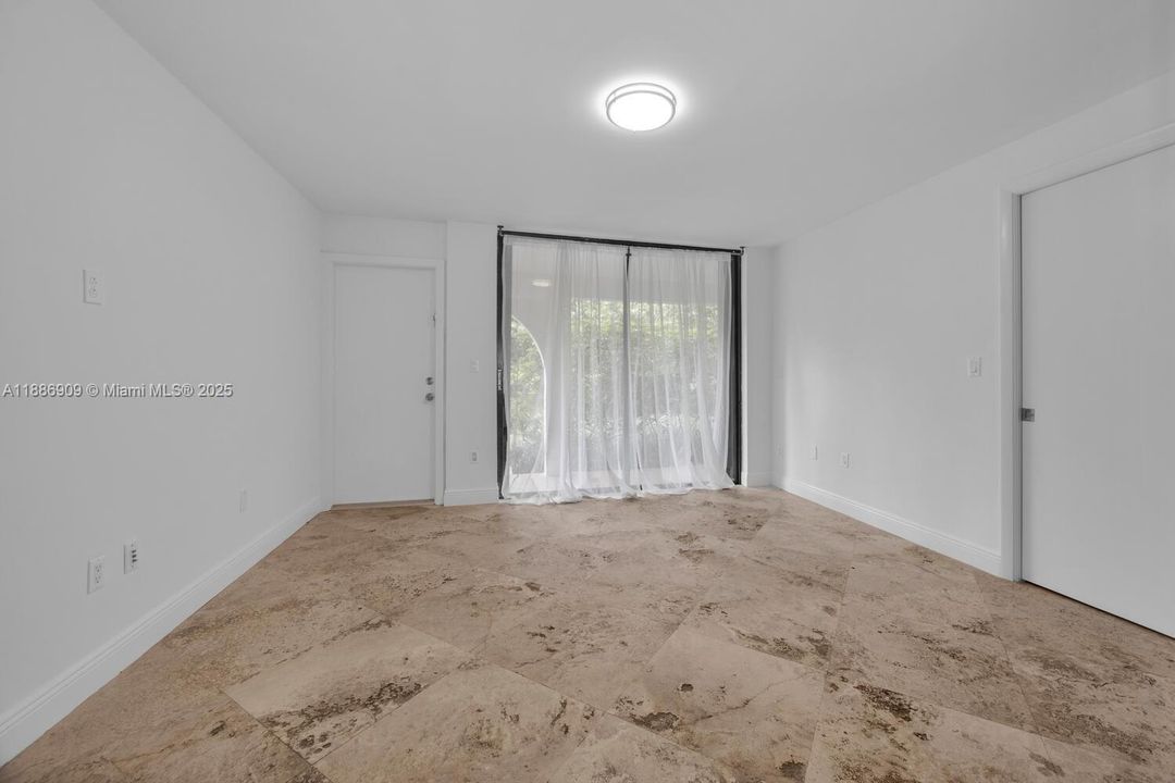 最近售出: $1,195,000 (2 贝兹, 2 浴室, 1404 平方英尺)