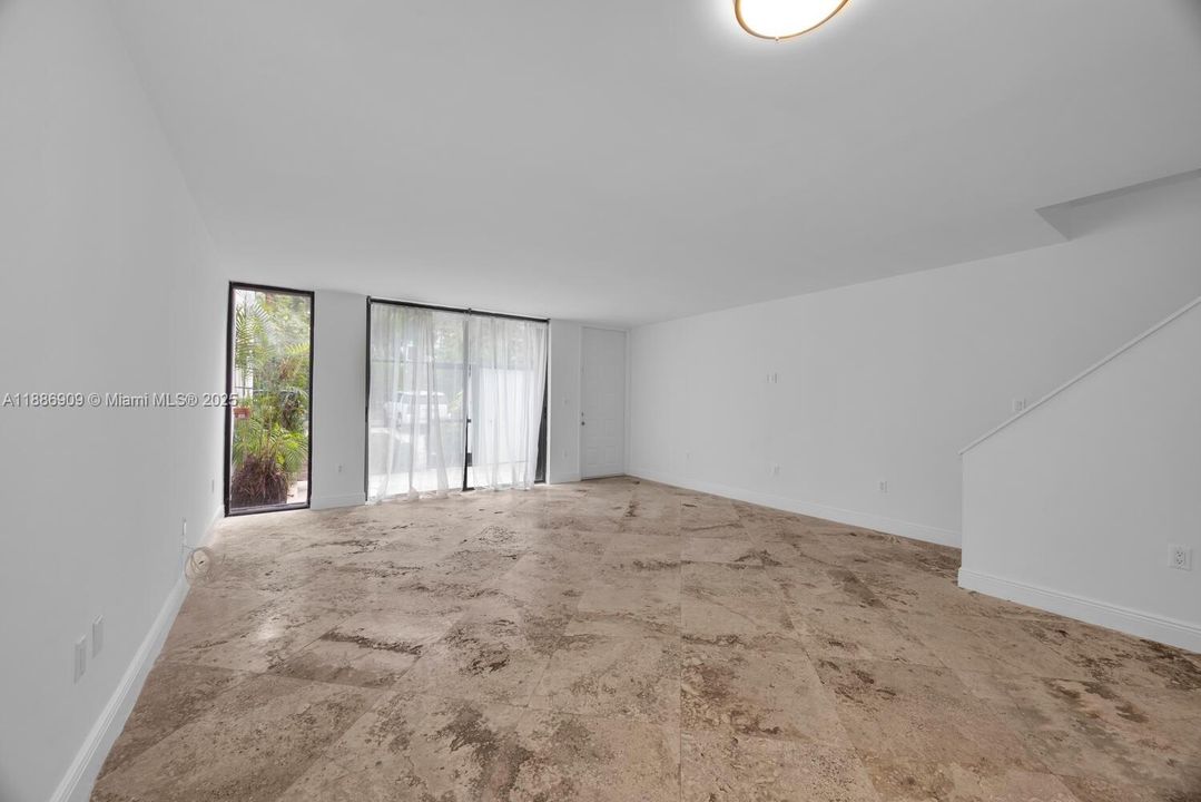 最近售出: $1,195,000 (2 贝兹, 2 浴室, 1404 平方英尺)