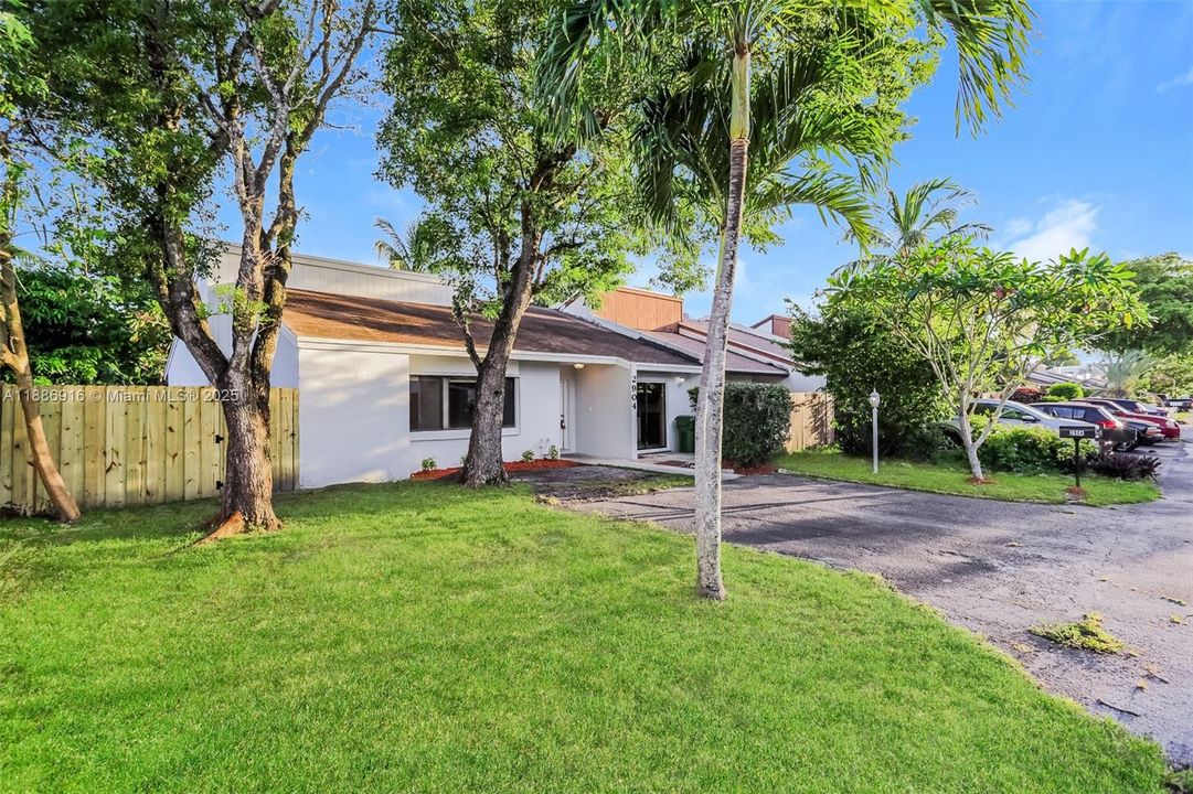 Recientemente alquilado: $2,330 (3 camas, 2 baños, 1390 Pies cuadrados)