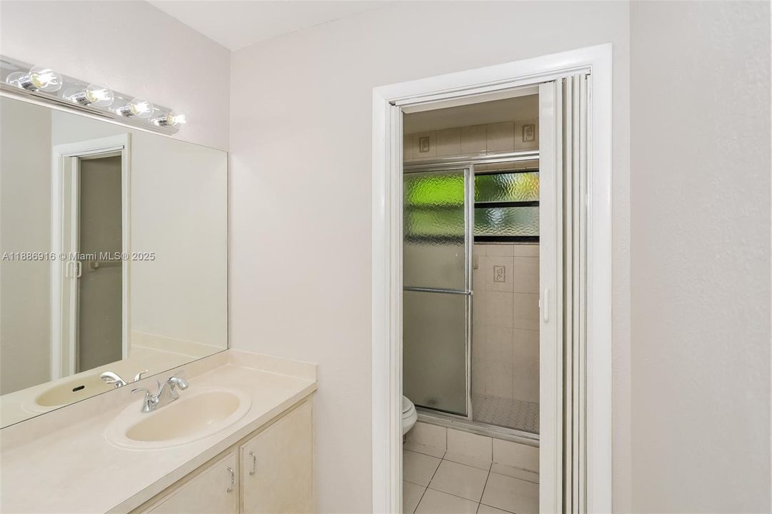 Recientemente alquilado: $2,330 (3 camas, 2 baños, 1390 Pies cuadrados)