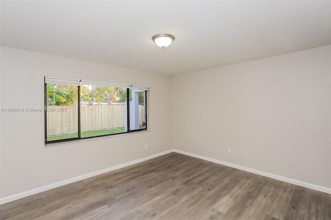 Recientemente alquilado: $2,330 (3 camas, 2 baños, 1390 Pies cuadrados)