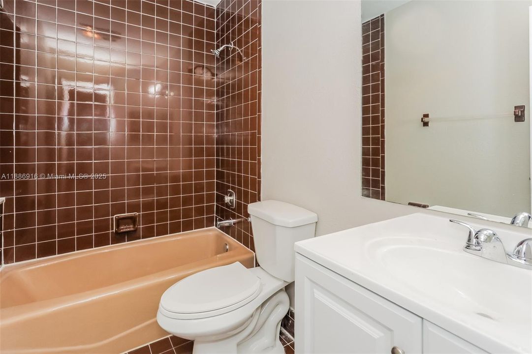 Recientemente alquilado: $2,330 (3 camas, 2 baños, 1390 Pies cuadrados)